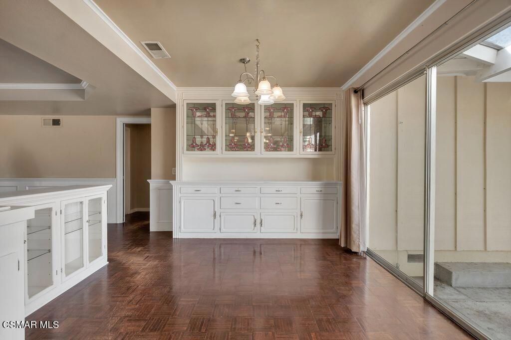 Image 12 of property listing at 685 Paige Lane, Thousand Oaks, CA 91360