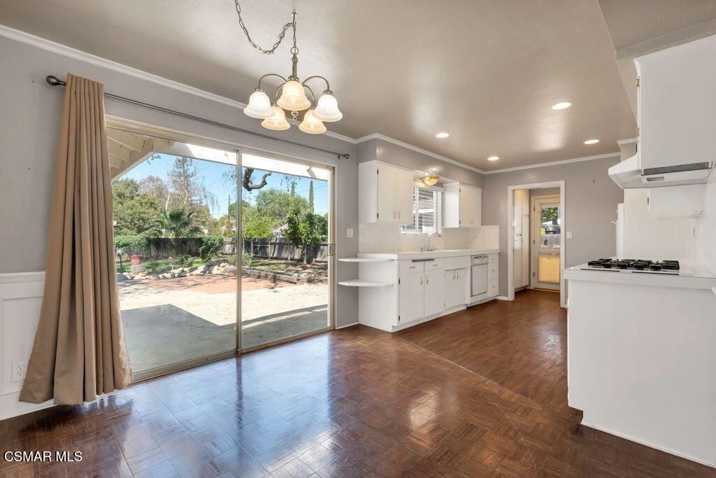 Image 13 of property listing at 685 Paige Lane, Thousand Oaks, CA 91360