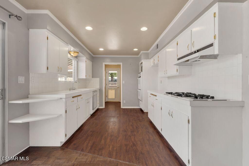 Image 14 of property listing at 685 Paige Lane, Thousand Oaks, CA 91360