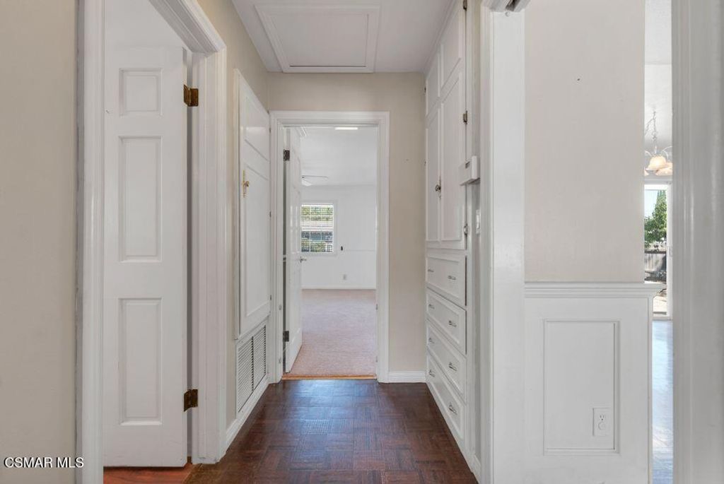 Image 17 of property listing at 685 Paige Lane, Thousand Oaks, CA 91360