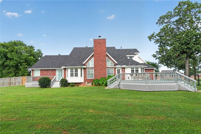 192 Pinkley Road, Elm Springs, AR 72762