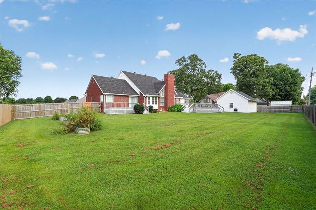192 Pinkley Road, Elm Springs, AR 72762