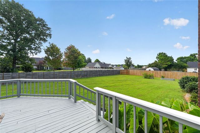 192 Pinkley Road, Elm Springs, AR 72762