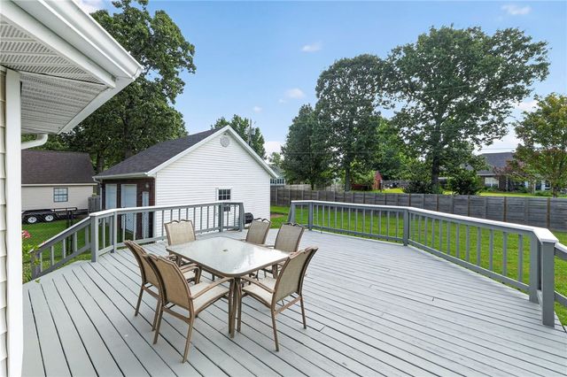 192 Pinkley Road, Elm Springs, AR 72762