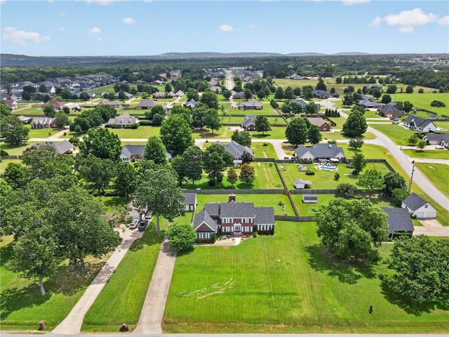 192 Pinkley Road, Elm Springs, AR 72762