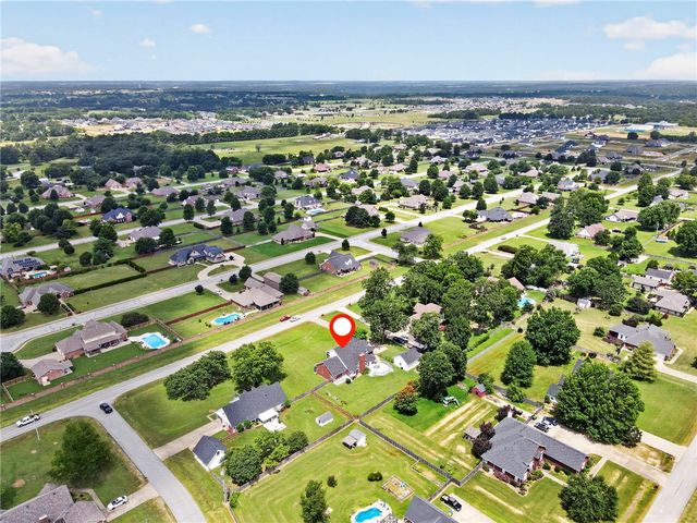 192 Pinkley Road, Elm Springs, AR 72762