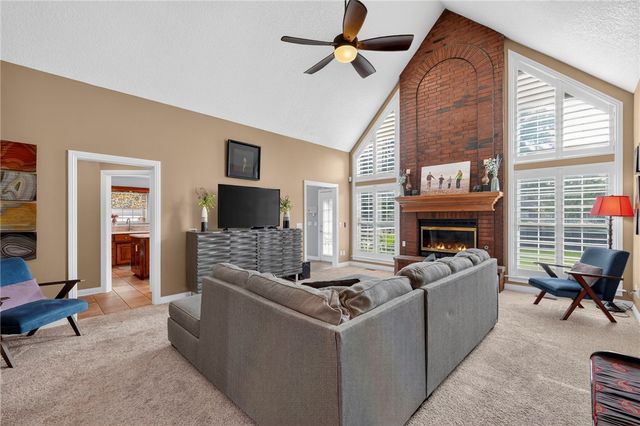 192 Pinkley Road, Elm Springs, AR 72762