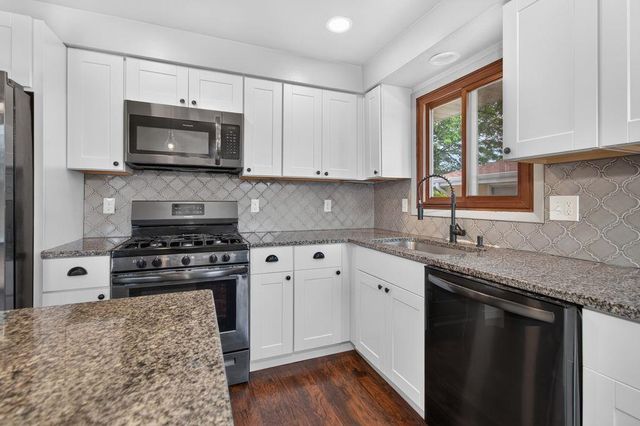 545 E COOLIDGE AVENUE, Appleton, WI 54915