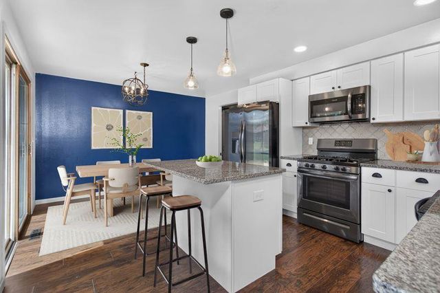 545 E COOLIDGE AVENUE, Appleton, WI 54915