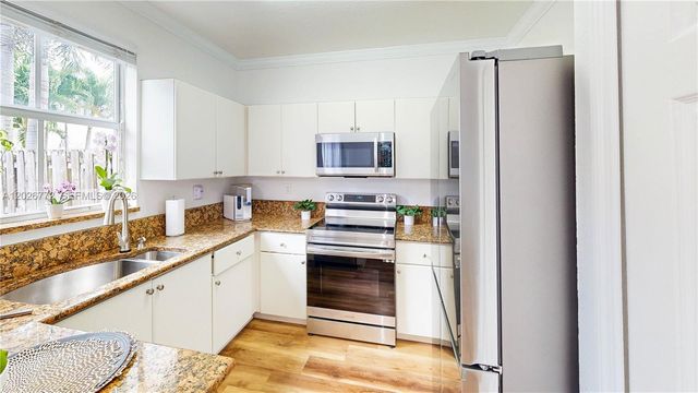 11866 SW 152nd Place, Miami, FL 33196