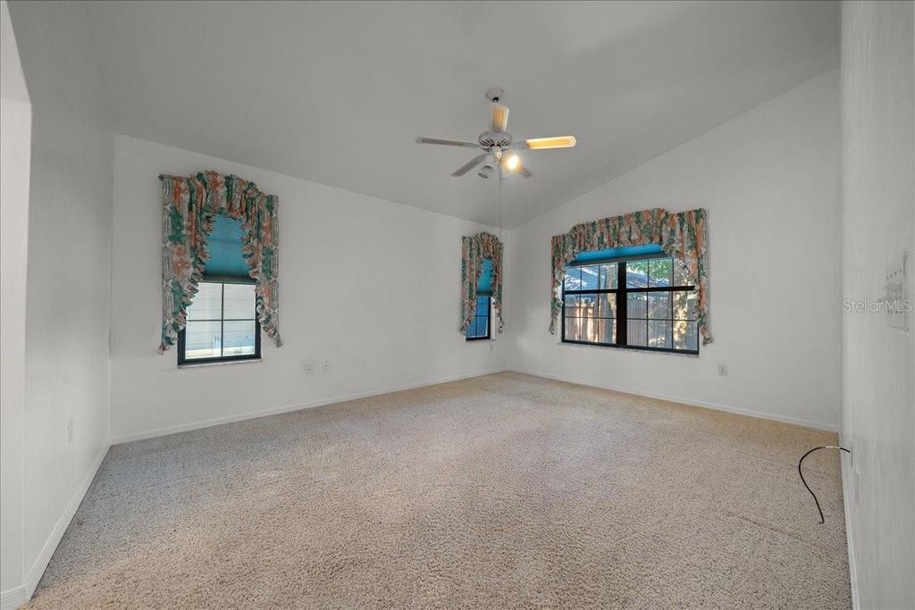 Image 14 of property listing at 3931 NE 22ND STREET, Ocala, FL 34470