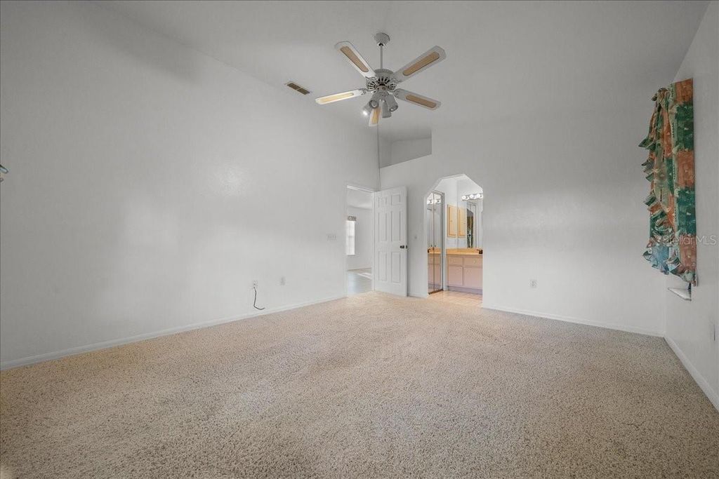 Image 15 of property listing at 3931 NE 22ND STREET, Ocala, FL 34470