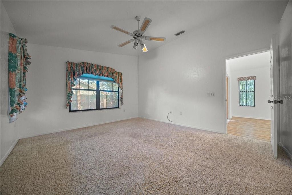 Image 16 of property listing at 3931 NE 22ND STREET, Ocala, FL 34470