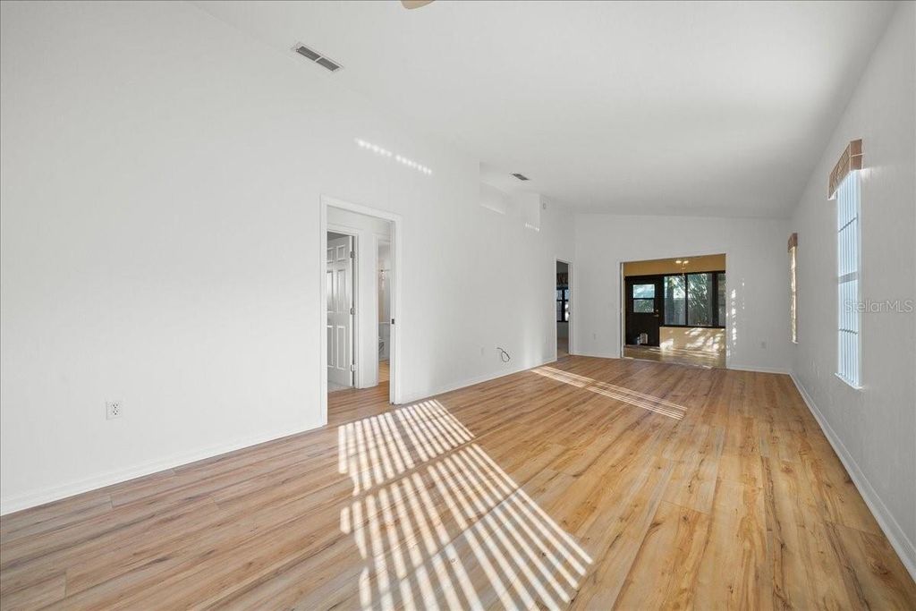 Image 7 of property listing at 3931 NE 22ND STREET, Ocala, FL 34470