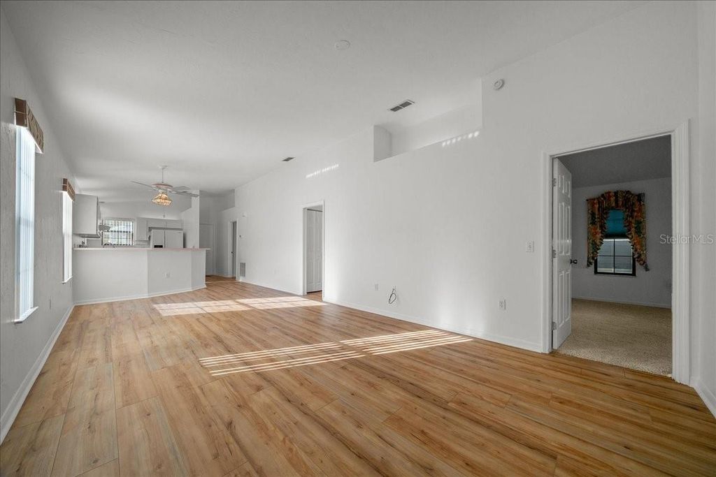 Image 10 of property listing at 3931 NE 22ND STREET, Ocala, FL 34470