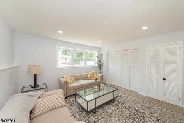 12 Richardsville Rd, Ogdensburg Boro, NJ 07439