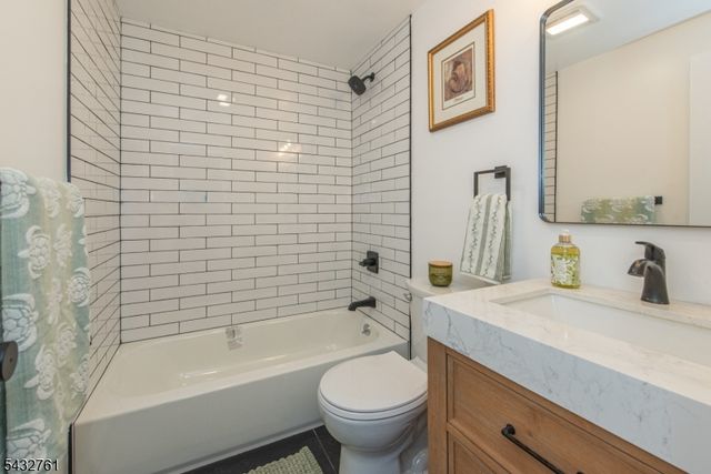 12 Richardsville Rd, Ogdensburg Boro, NJ 07439