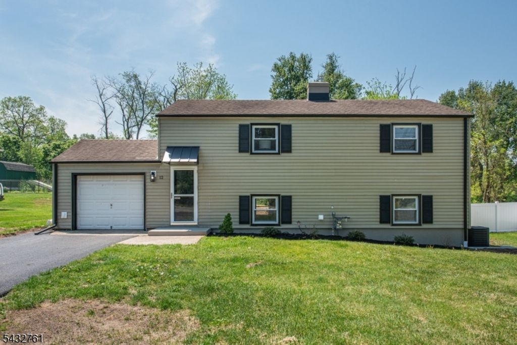 12 Richardsville Rd, Ogdensburg Boro, NJ 07439