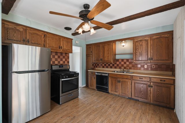 33030 Barton Street, Garden City, MI 48135