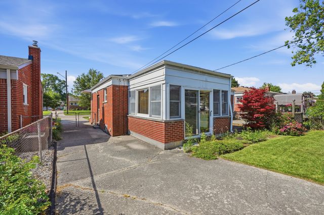 33030 Barton Street, Garden City, MI 48135