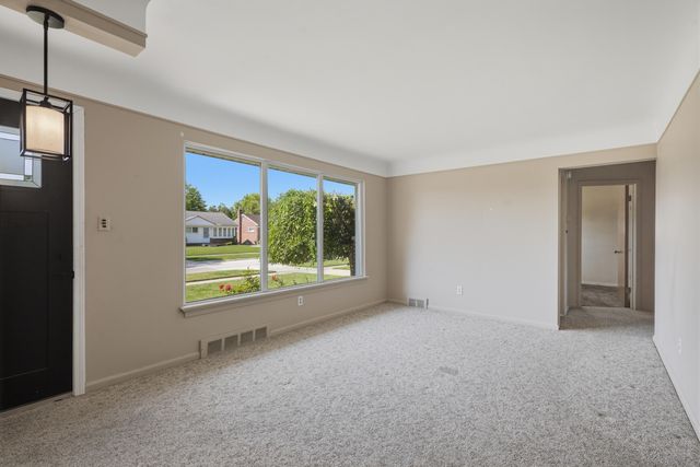 33030 Barton Street, Garden City, MI 48135