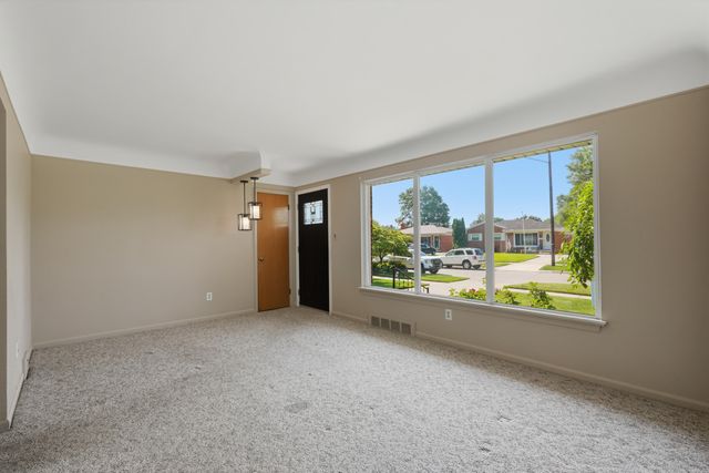 33030 Barton Street, Garden City, MI 48135