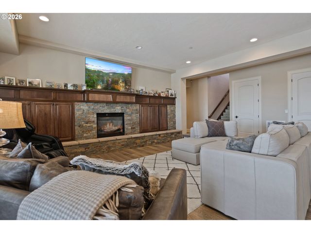 4612 Sw EASTGATE Dr, Wilsonville, OR 97070