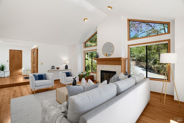 1835 San Ramon Way, Santa Rosa, CA 95409