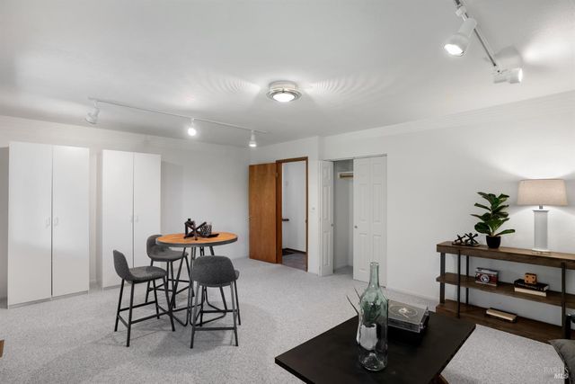 1835 San Ramon Way, Santa Rosa, CA 95409