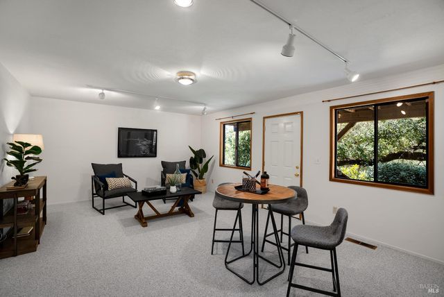 1835 San Ramon Way, Santa Rosa, CA 95409