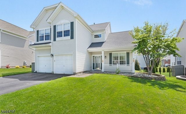 25 Rolling Rapids Ct, Hackettstown Town, NJ 07840