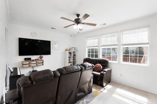 25 Rolling Rapids Ct, Hackettstown Town, NJ 07840