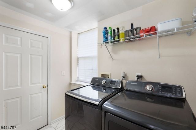 25 Rolling Rapids Ct, Hackettstown Town, NJ 07840