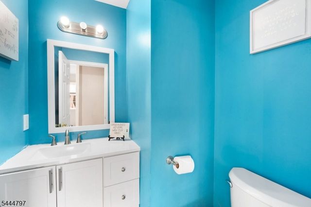 25 Rolling Rapids Ct, Hackettstown Town, NJ 07840