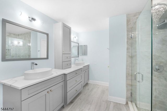 25 Rolling Rapids Ct, Hackettstown Town, NJ 07840