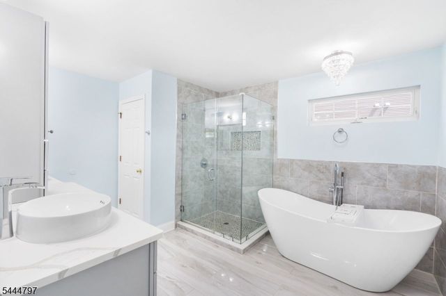 25 Rolling Rapids Ct, Hackettstown Town, NJ 07840