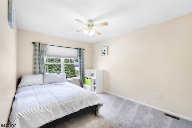 25 Rolling Rapids Ct, Hackettstown Town, NJ 07840
