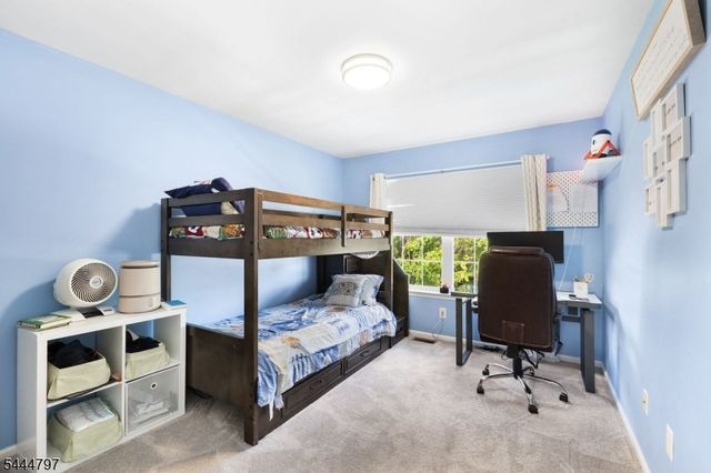 25 Rolling Rapids Ct, Hackettstown Town, NJ 07840