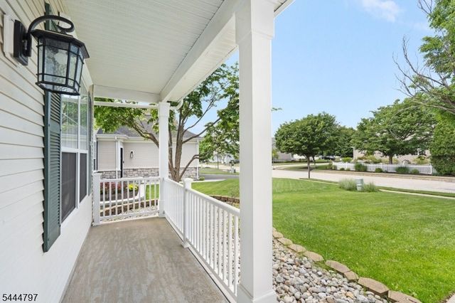 25 Rolling Rapids Ct, Hackettstown Town, NJ 07840