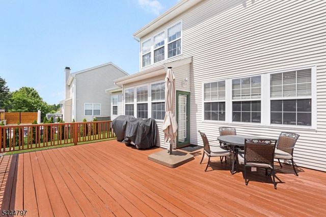 25 Rolling Rapids Ct, Hackettstown Town, NJ 07840