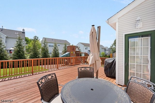 25 Rolling Rapids Ct, Hackettstown Town, NJ 07840