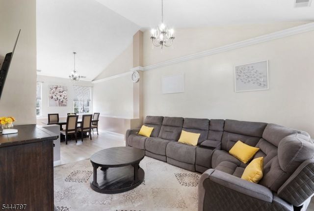 25 Rolling Rapids Ct, Hackettstown Town, NJ 07840