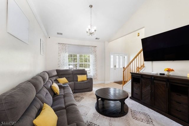25 Rolling Rapids Ct, Hackettstown Town, NJ 07840