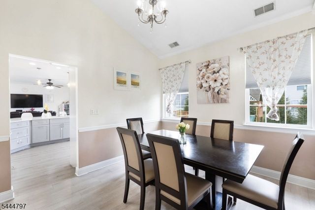 25 Rolling Rapids Ct, Hackettstown Town, NJ 07840