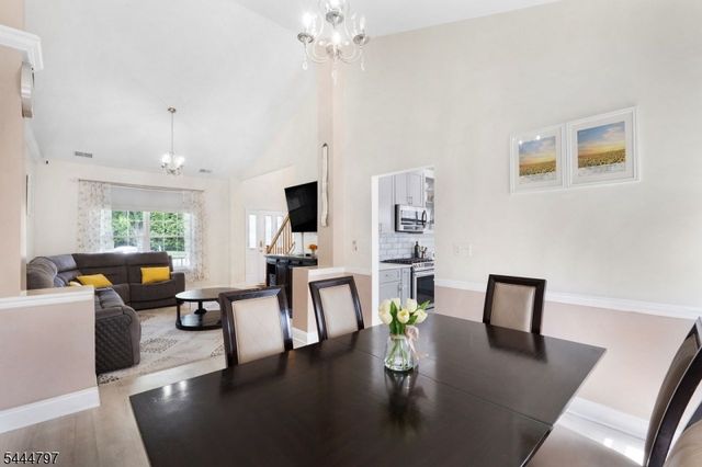 25 Rolling Rapids Ct, Hackettstown Town, NJ 07840