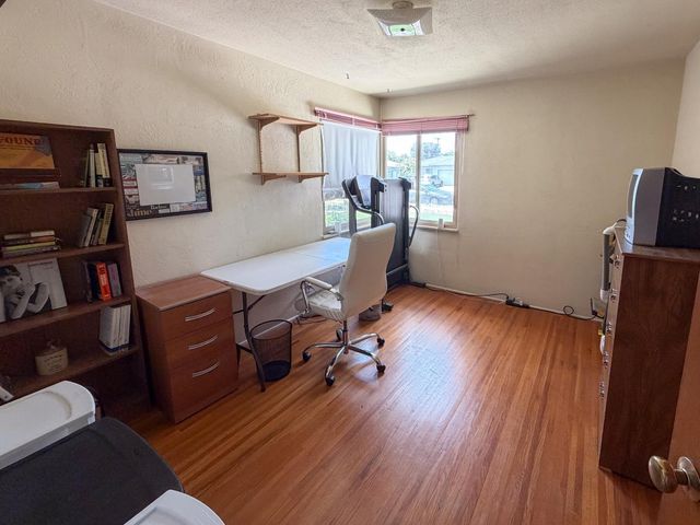 4326 N 5th Street N, Fresno, CA 93726