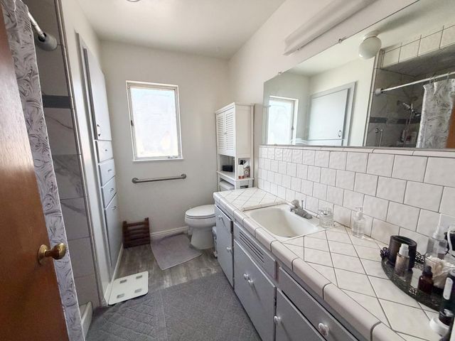 4326 N 5th Street N, Fresno, CA 93726