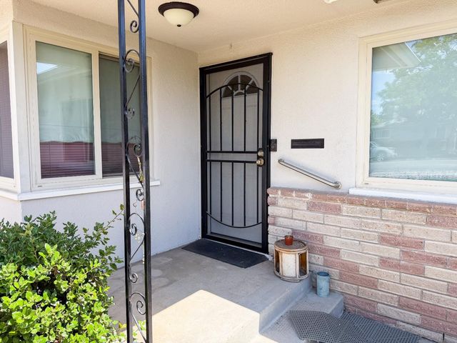 4326 N 5th Street N, Fresno, CA 93726