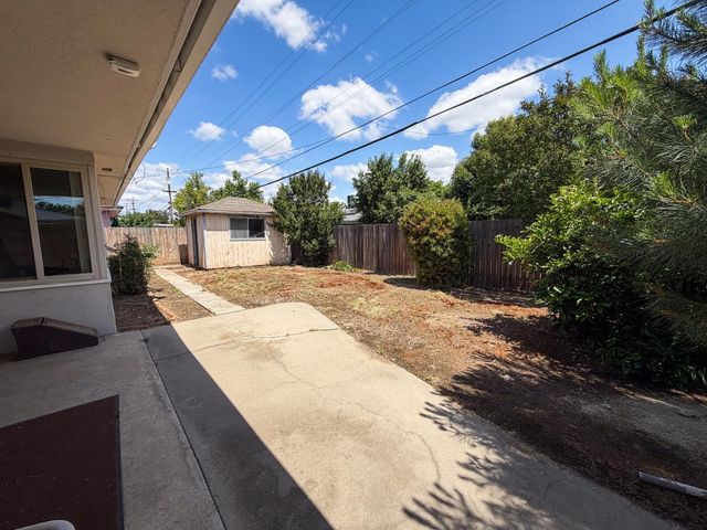 4326 N 5th Street N, Fresno, CA 93726