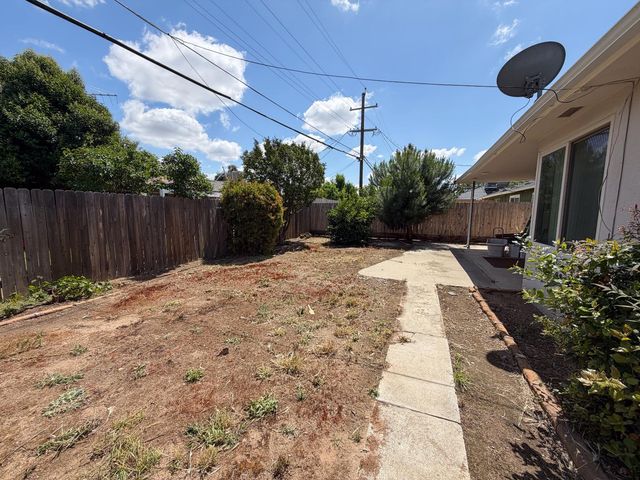 4326 N 5th Street N, Fresno, CA 93726